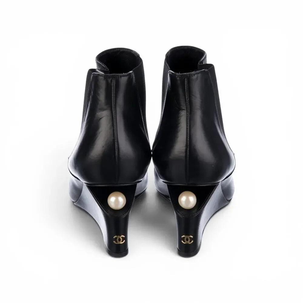Chanel Interlocking CC Logo Black Leather Chelsea Boots 39 sz